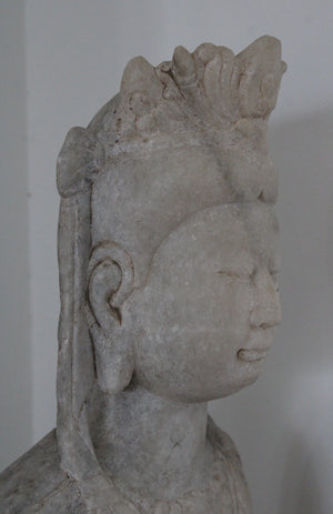 Escultura de Bodhisattva en Mármol