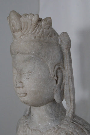 Escultura de Bodhisattva en Mármol