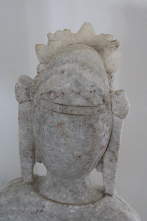 Escultura de Bodhisattva en Mármol