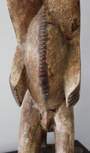 Lega Iginga Statue